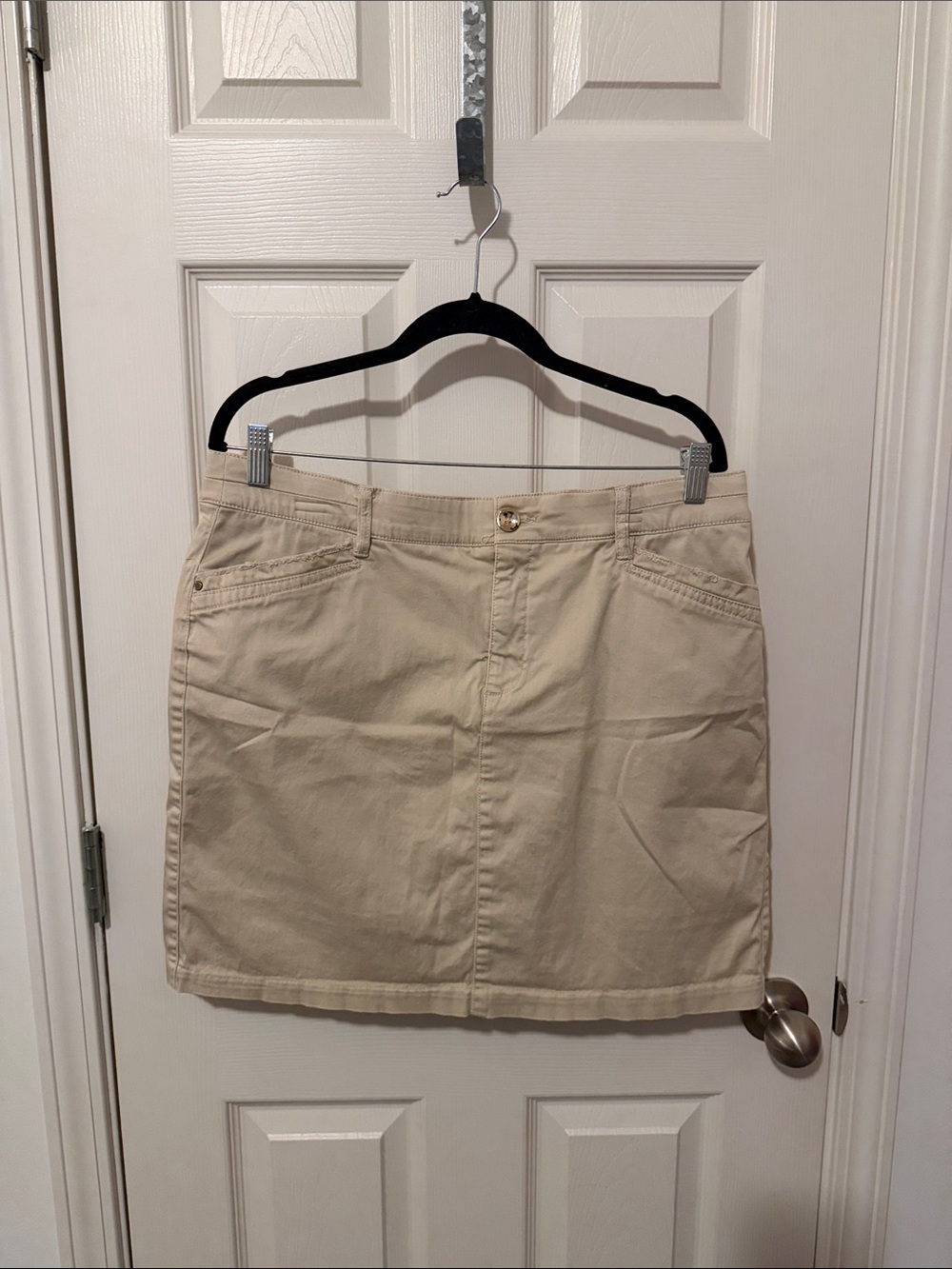 Women’s Classic Beige Cotton Skorts